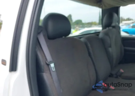 1999 Chevrolet Silverado 2500 z USA, uszkodzony, nr VIN 1GCGC24UXXE205188